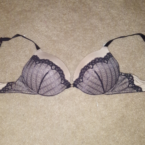 Lace bra - Picture 1 of 3
